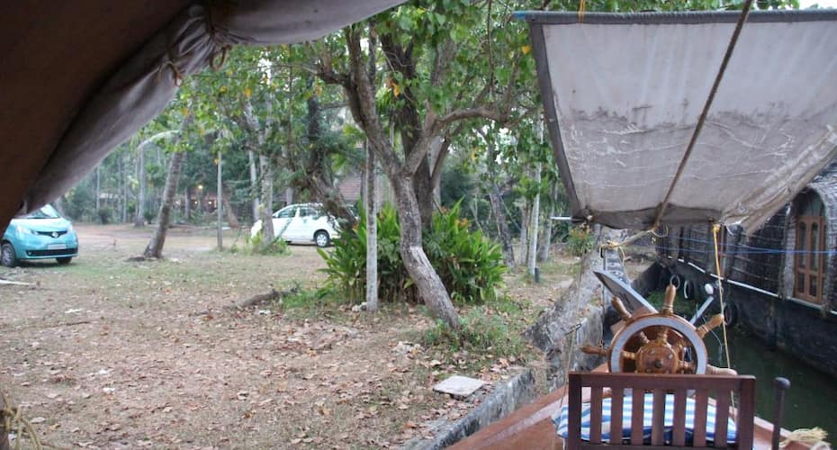 Punnamada Luxury Houseboats, Alleppey 4
